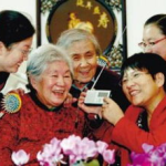上海男护工陪护老人,用爱心与专业守护晚年时光
